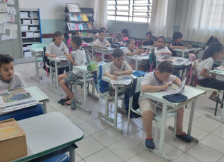 Alunos da escola Antônio Coury conhecem o gênero carta