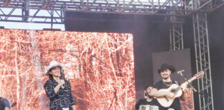 Milhares de pessoas assistiram ao show de Mayck e Lyan