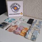 Homem é preso por vender cocaína de casa em frente a escola
