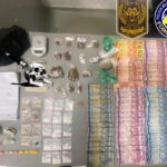 PM apreende muita droga e insumos do tráfico