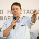 Lula lidera pesquisa para presidente e Tarcísio a disputa por SP