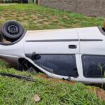 Veículo cai em vala perto do trevo de São Roque