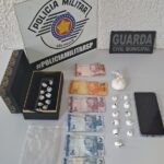 Mulher é presa por tráfico ao reagir a abordagem