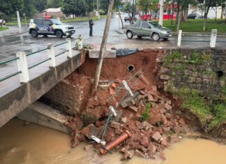 Ponte sobre o Rio Verde próxima à Praça da Bíblia é interditada