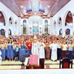 Festa de Nossa Senhora Aparecida reúne fiéis na igreja